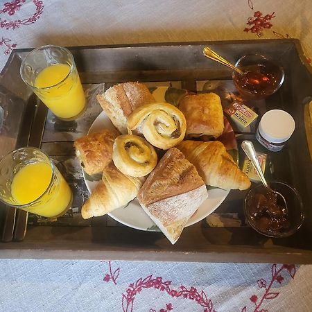 Le Nid Des Cerfs Bed & Breakfast Essert-Romand Exterior photo